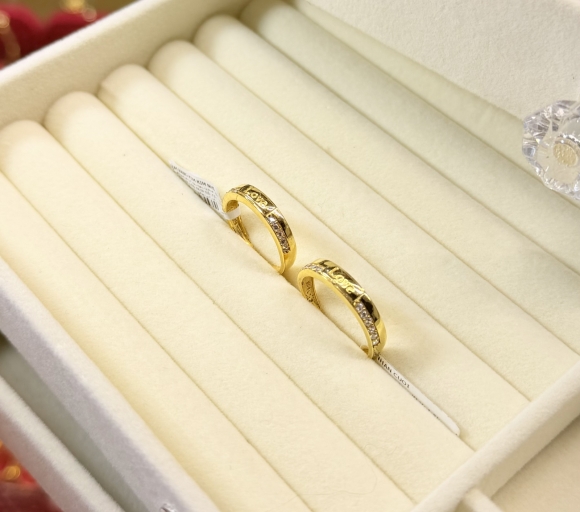 Nhẫn Đôi Khắc Chữ "LOVE"