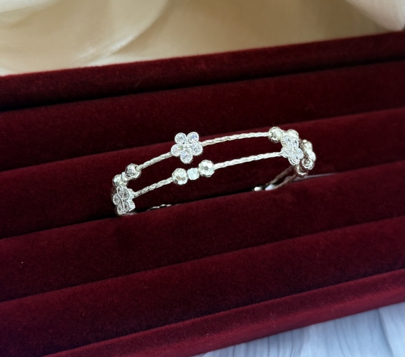 Vòng kiểu hoa móc máy 