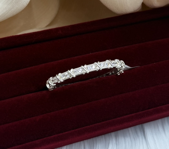 Vòng tay kiểu tấm 