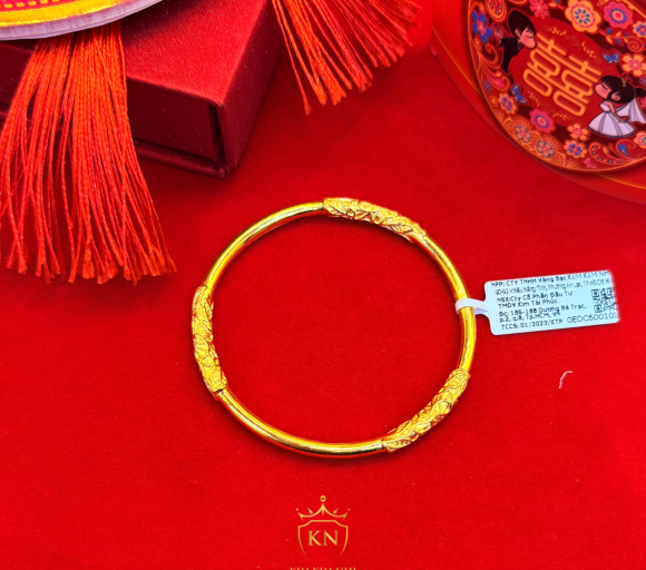 Vòng natra chạm khúc